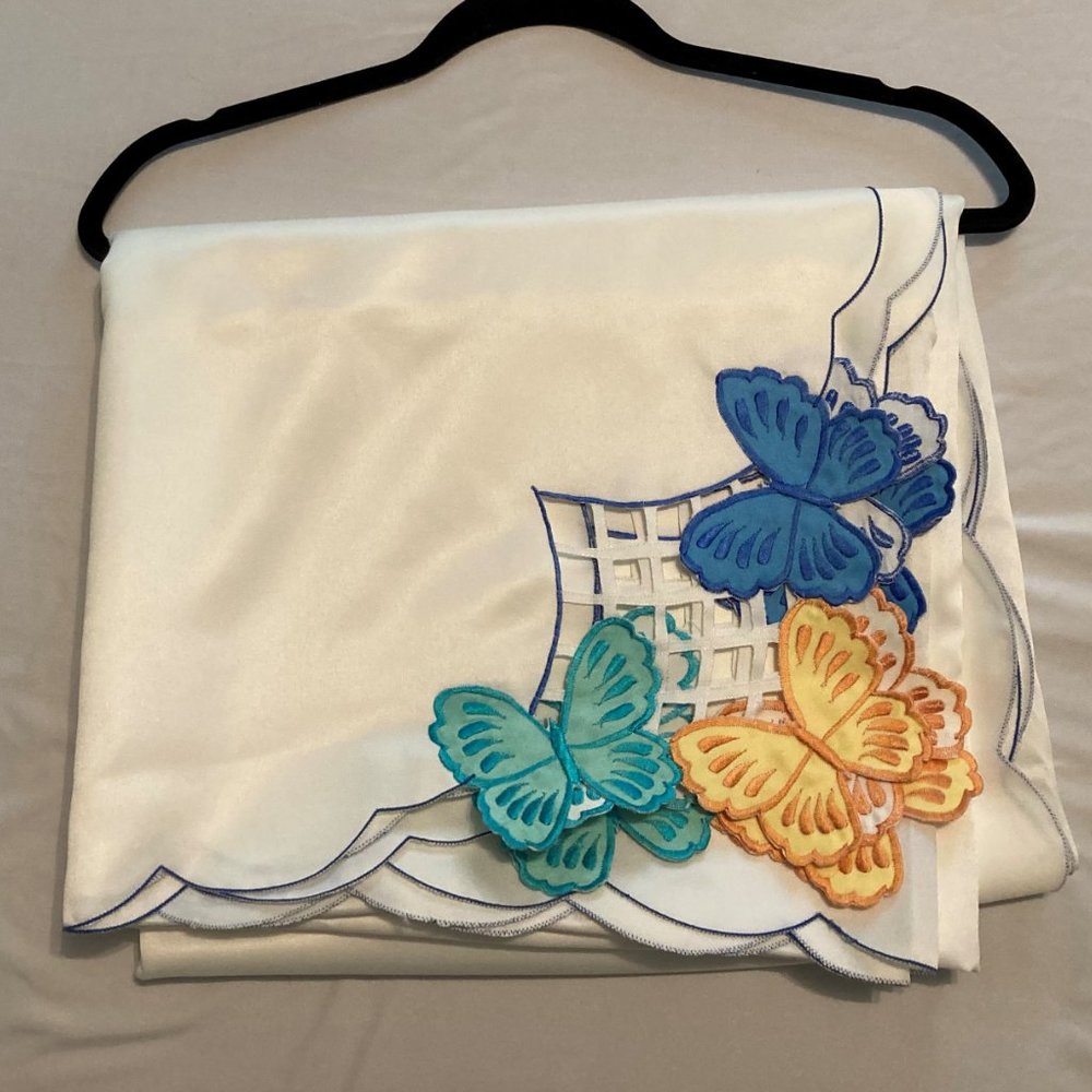 Large Rectangular Tablecloth 1990s Domestications Spring Butterflies & Flowers
